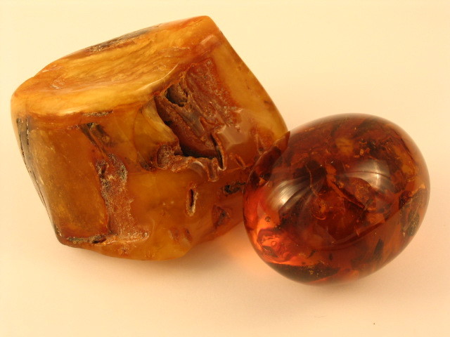 eggandamber Hổ Phách – Amber   Viên đá tích tụ tinh hoa đất trời